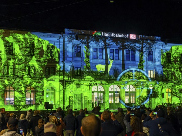 Central railway station - car park, baumbule!, Karl Iaro & Fabio Koll The 2nd edition of Light our Vision under the motto LICHT.MACHT.PLATZ. is inspiring with an international line-up and a record number of applications from all over the world. The best light artists were selected from over 100 submissions to present their works at various locations in Chemnitz city centre. A total of 21 artists are taking part, creating fascinating experiences with unique installations, projections and interactive works of light art. The second Light our Vision light art festival, Chemnitz, Saxony, Germany, Europe