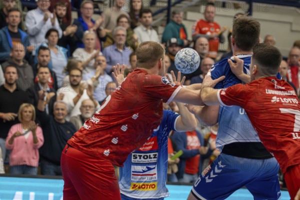 30.10.2024, 2nd HBL (German Handball League), Matchday 10: Eulen Ludwigshafen against VfL Lübeck-Schwartau. Image: Consistent defensive work by Frederic Stüber (2) and Mihailo Ilic (7), Ludwigshafen