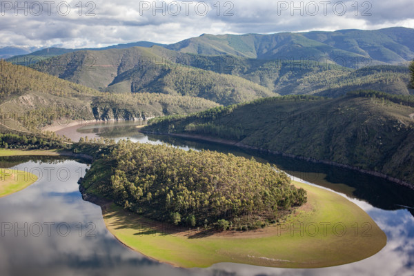 Meandro del Melero, river bend of the Río Alagón, Riomalo de Abajo, Las Hurdes, Extremadura, Spain, Europe