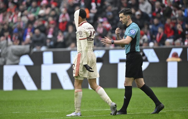 Jamal Musiala FC Bayern Munich FCB (42) disappointed pulls jersey over head Referee Florian Badstübner Allianz Arena, Munich, Bavaria, Germany, Europe