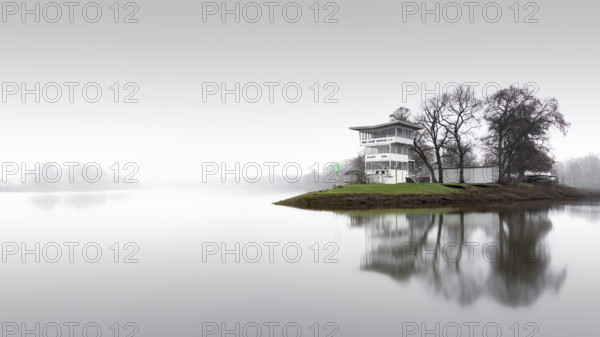 Morning atmosphere on the Elbe with the MBC Elbe-Dessau start and finish house for international motorboat races on the Elbe at that time, Dessau-Roßlau, Saxony-Anhalt, Germany, Europe