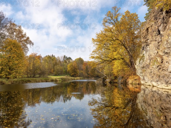 Steep rock at the river Saale in the Saale valley near Hirschberg in autumn, Hirschberg, Thuringia, Germany, Europe