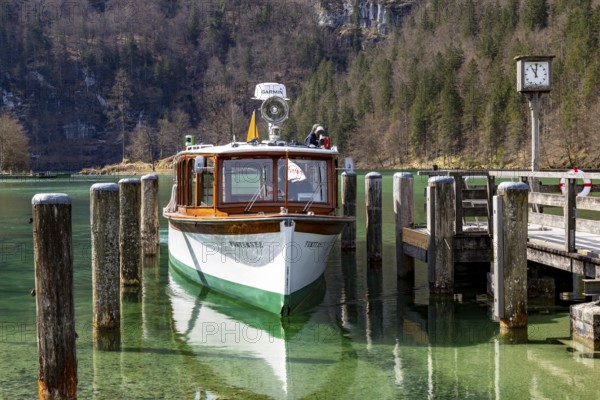 Excursion boat at Königssee, Schönau am Königssee, Berchtesgadener Land, Upper Bavaria, Bavaria, Germany, Europe