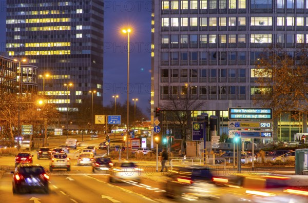 Evening city centre traffic in Essen, large intersection, Bismarck Platz, Hindenburg Strasse, Krupp Strasse, this area would also be affected by a diesel driving ban, below the intersection runs the A40 motorway, in the Ruhrschnellweg tunnel