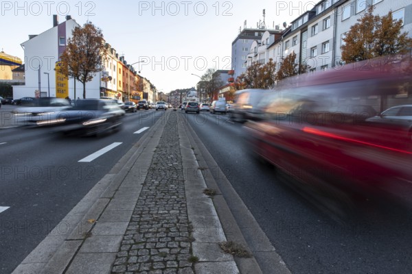 Gladbecker Straße in Essen, B224, inner-city street in Essen heavily polluted by air pollution, part of a possible diesel driving ban zone in Essen, Essen, North Rhine-Westphalia, Germany, Europe