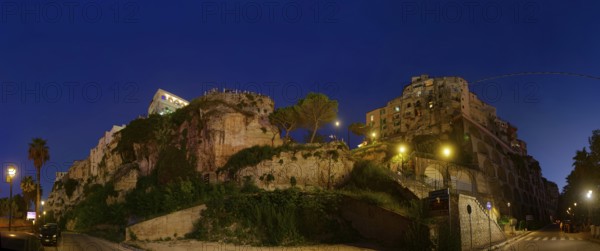 City view with the medieval old town of Tropeain the evening twilight, Via Lugomare, Tropea, Calabria, Vibo Valentia, Southern Italy, Italy, Europe