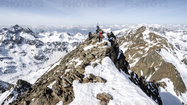 Ski tourers at the summit of the Sulzkogel, mountain panorama, Kühtai, Stubai Alps, Tyrol, Austria, Europe