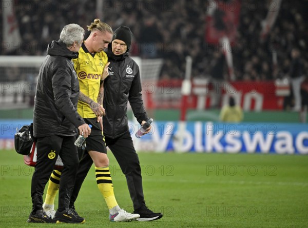 Marius Wolf Borussia Dortmund BVB (17) injured Injury, coaches lead him off the pitch, DFB Cup, MHPArena, MHP Arena Stuttgart, Baden-Württemberg, Germany, Europe