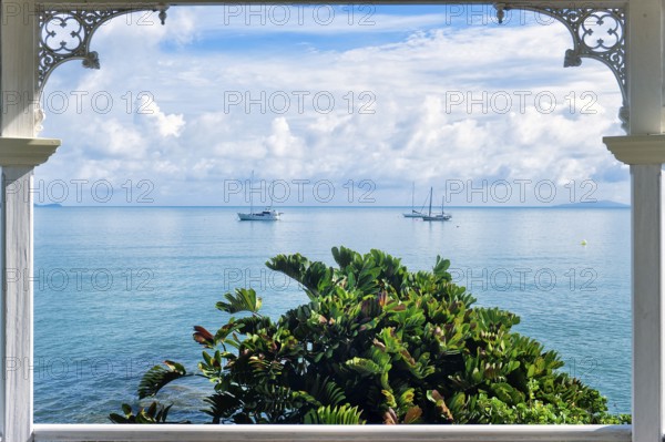 View from the garden pavilion of a hotel to the bay with sailing ships, travel, holiday, sea, Arlie Beach, Queensland, Australia, Oceania