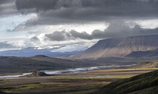 Volcanic landscape with river Jökulfall, behind GLetscher Hofsjökull, Kerlingarfjöll, Icelandic highlands, Iceland, Europe