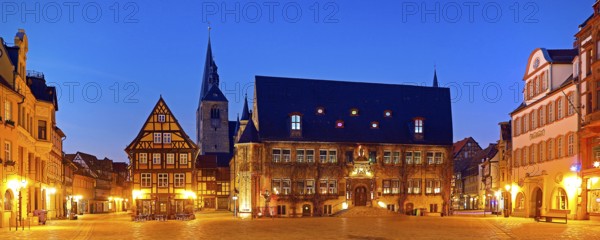 Market with town hall and market church in the evening, UNESCO World Heritage Site, Quedlinburg, Saxony-Anhalt, Germany, Europe