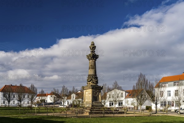 Market with the memorial in honour of the fallen in Putbus, Ruegen Island, Mecklenburg-Western Pomerania, Germany, Europe