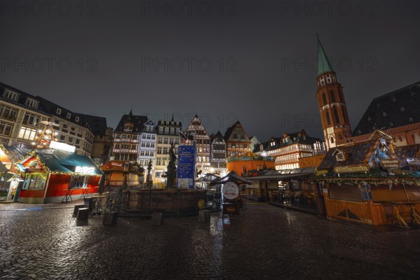 The Christmas market on the Römerberg in Frankfurt am Main is ready. The Christmas market will open on Monday, 25 November 2024, when the lights on the Florian Christmas tree are traditionally switched on. Frankfurt am Main, Römerberg, Hesse, Germany, Europe