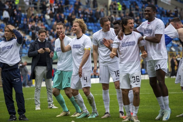 Football 3rd division, 2024/25 season, matchday 33: Waldhof Mannheim v 1860 Munich***The 1860 team celebrates the 3-0 win with their fans