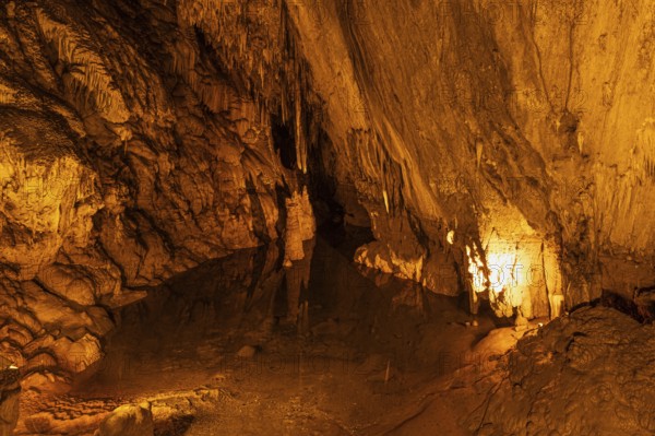 The cave is located about 11 kilometres from Alanya on the western slope of Cebeli Reis Mountain, 232 metres above sea level. The 360m long and 10-15m wide cave consists of four galleries. There are numerous stalactite, stalagmite and travertine formations in the cave. At the end of the cave there is a small lake with an area of approx. 200 square metres., Alanya, Antalya, Turkey, Asia