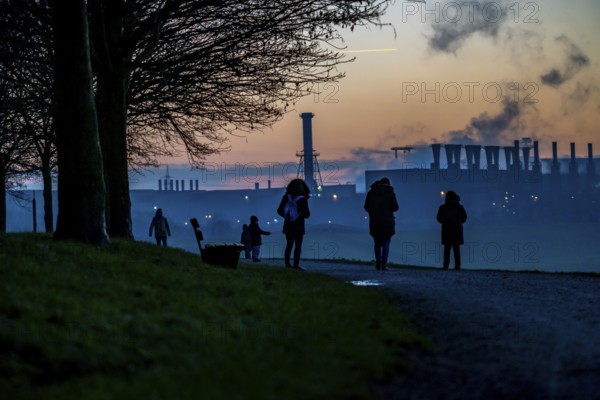 Rhine at Duisburg-Bruckhausen, steelworks Thyssenkrupp Steel, walkers on the Rhine dyke, winter, Duisburg, North Rhine-Westphalia, Germany, Europe
