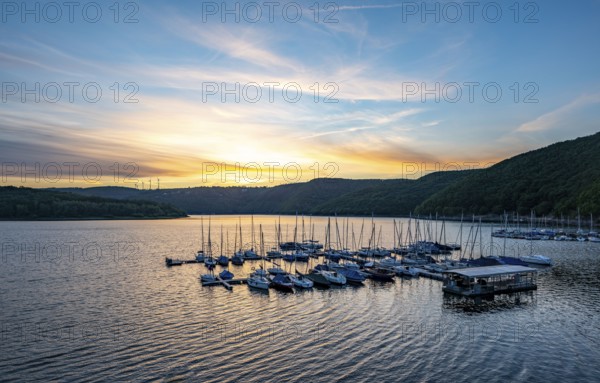 Lake Rursee, reservoir in the Eifel National Park, north-east bank near Heimbach, near the Rur dam Schwammenauel, sailing boats on the floating jetty, North Rhine-Westphalia, Germany, Europe
