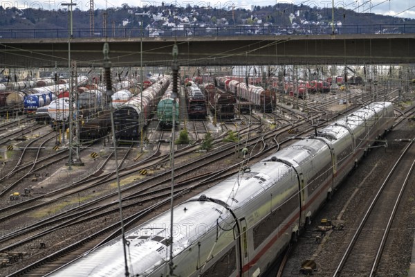 ICE train at Hagen-Vorhalle marshalling yard, one of the 9 largest in Germany, located on the Wuppertal-Dortmund railway line and with 40 directional tracks on which goods trains are assembled, North Rhine-Westphalia, Germany, Europe