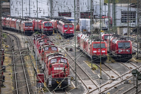 Shunting locomotives, at the Hagen-Vorhalle marshalling yard, one of the 9 largest in Germany, located on the Wuppertal-Dortmund railway line and has 40 directional tracks on which goods trains are assembled, North Rhine-Westphalia, Germany, Europe