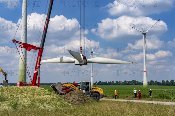 Repowering of a wind farm near Issum, 9 older wind turbines from the manufacturer Enercon (model series E-58) will be dismantled, which have been in operation for over two decades, will be replaced by a total of four Enercon E-160 turbines, under construction, with a total output of 22 megawatts, Lower Rhine, North Rhine-Westphalia, Germany, Europe