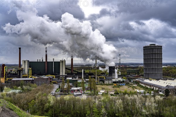 Prosper coking plant, operated by the ArcelorMittal steel group, 146 coke ovens with a daily output of 5500 tonnes of coke, Bottrop, Löschwolke, North Rhine-Westphalia, Germany, Europe