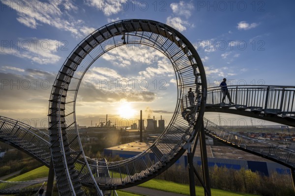 Hüttenwerke Krupp-Mannesmann, HKM in Duisburg-Hüttenheim, coking plant and 2 blast furnaces, sintering plant and power station, Tiger & Turtle landmark, Magic Mountain, walk-in sculpture in the form of a roller coaster on the Heinrich-Hildebrand-Höhe slag heap, North Rhine-Westphalia, Germany, Europe
