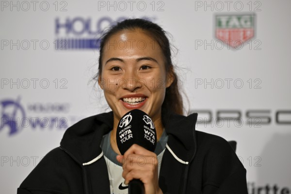 Qinwen Zheng (CHN) portrait, smiles, microphone, mike, logo, WTA, press conference, press conference, interview, tennis, Porsche Cup 2024, Porsche Arena, Stuttgart, Baden-Württemberg, Germany, Europe