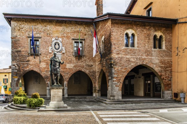 Town Hall with statue of the city founder Julius Caesar, Cividale del Friuli, city with historical treasures, UNESCO World Heritage Site, Friuli, Italy, Cividale del Friuli, Friuli, Italy, Europe