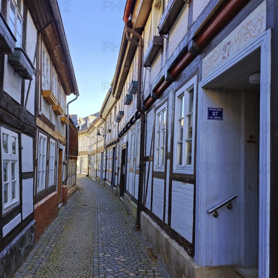 Narrow alley between half-timbered houses in the old town, UNESCO World Heritage Site, Goslar, Lower Saxony, Germany, Europe