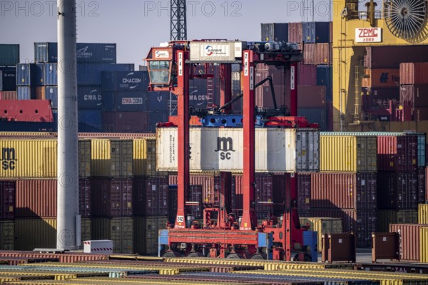 Container terminal in the seaport of Bremerhaven, Eurogate Container Terminal with almost 50 container gantry cranes, cranes, on a length of over 4 KM at the mouth of the Weser, straddle carriers bring the containers to and from the container ships, or store them between, Bremerhaven, Bremen, Germany, Europe