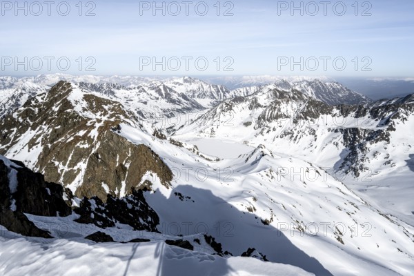 View from the summit of the Sulzkogel to Speicher Finstertal, mountain panorama in winter, with summit Zwölferkogel, Kühtai, Stubai Alps, Tyrol, Austria, Europe