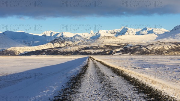 Unpaved road towards the snowy mountains of Skaftefellsjöll, near Skaftafell, Sudurland, Iceland, Europe