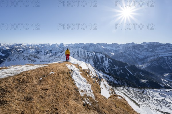 Ski tourers at the summit of Schafreuter, view of snowy mountain panorama, Sonnenstern, Karwendel, Tyrol, Austria, Europe