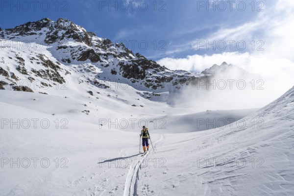 Ski tourers in a wintry mountain landscape, ascent to Porta d'Es-cha, Grisons Haute Route ski tour, Albula Alps, Rhaetian Alps, Grisons, Eastern Switzerland, Switzerland, Europe