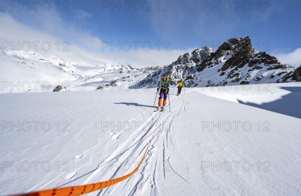 Ski tourer with rope, rope team on the Vadret da Porchabella glacier on the ascent to the summit of Piz Kesch, mountain landscape in winter, alpine tour, ski tour Bündner Haute Route, Albula Alps, Rhaetian Alps, Grisons, Eastern Switzerland, Switzerland, Europe