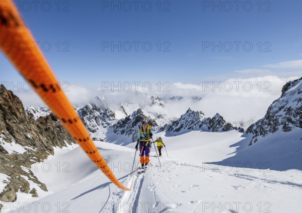 Ski tourer with rope, rope team on the Vadret da Porchabella glacier on the ascent to the summit of Piz Kesch, mountain landscape in winter, alpine tour, ski tour Bündner Haute Route, Albula Alps, Rhaetian Alps, Grisons, Eastern Switzerland, Switzerland, Europe