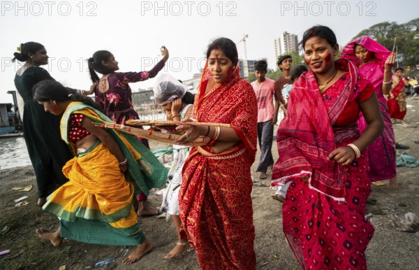 People arrives to offer prayers on the bank of Brahmaputra river on Ashoka Ashtami Festival during Chaitra Navratri on April 5, 2025 in Guwahati, India, Asia