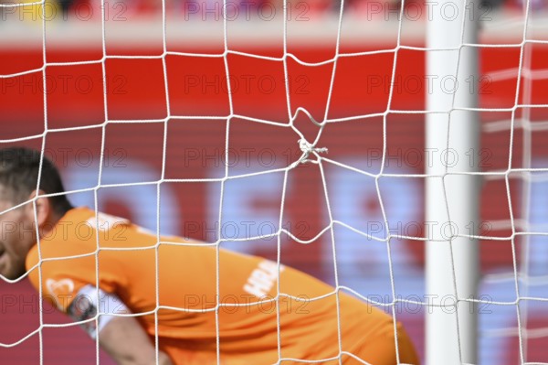 Goal net was mended, net was repaired, goalkeeper Lukas Hradecky Bayer 04 Leverkusen (01) Voith-Arena, Heidenheim, Baden-Württemberg, Germany, Europe