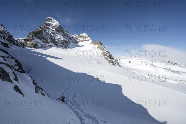 Porta d'Es-cha, view of mountain peak Piz Kesch and glacier Vadret da Porchabella, in winter, high tour, ski tour Bündner Haute Route, Albula Alps, Rhaetian Alps, Grisons, Eastern Switzerland, Switzerland, Europe