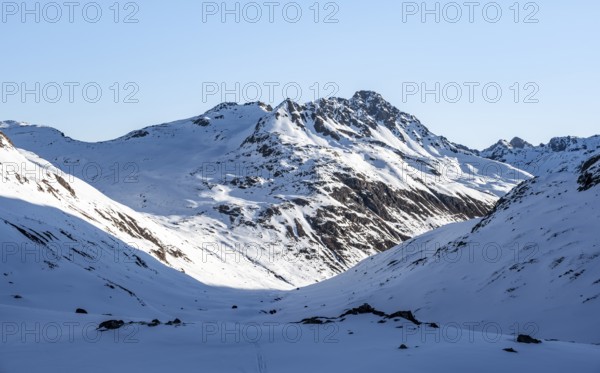 Mountain landscape with snow in the morning light, view at the Keschhütte in winter, Bündner Haute Route, Albula Alps, Rhaetian Alps, Grisons, Eastern Switzerland, Switzerland, Europe