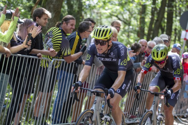Lidl Deutschland Tour 2024 (cycling), 4th stage and last stage From Annweiler am Trifels to Saarbrücken (182, 7 KM) . Image: Arrival at the Kalmit, the highest mountain in the Palatinate Forest