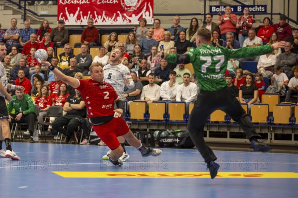 11.09.2024, 2nd HBL (German Handball League), Matchday 7 (early game) : Owls Ludwigshafen against HC Elbflorenz 2006. picture: Frederic Stüber (2, Ludwigshafen) takes the throw
