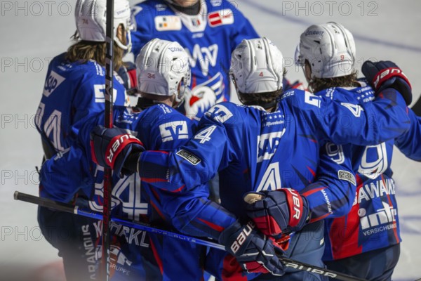 DEL, German Ice Hockey League 2024/25 season, matchday 44: Adler Mannheim v ERC Ingolstadt***Cheers for the Eagles after the 3:2 goal