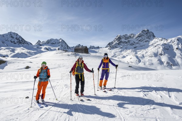 Ski tourers at the Kesch hut, Alpine Club hut of the SAC in winter, Albula Alps, Grisons, Switzerland, Europe