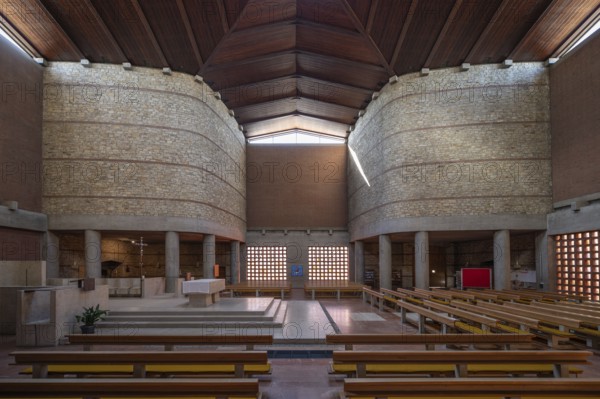 Interior of the Heilig Kreuz Church, opened in 1964, Jahnstr. 41, Weißenburg, Middle Franconia, Bavaria, Germany, Europe