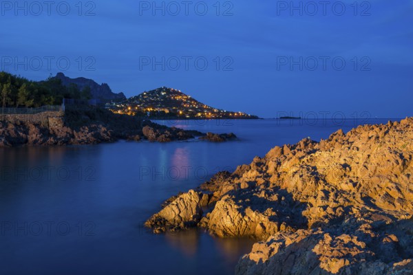 Cap du Dramont, blue hour, Massif de l'Esterel, Esterel Mountains, Département Var, Région Provence-Alpes-Côte d'Azur, France, Europe