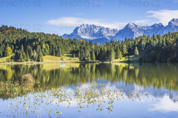 Geroldsee, behind it the Karwendel mountains, Werdenfelser Land, Upper Bavaria, Bavaria, Germany, Europe