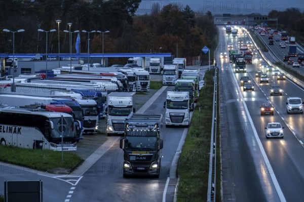 Rest area Ohligser Heide West, on the A3 motorway, direction Cologne, near Solingen, full truck parking spaces, North Rhine-Westphalia, Germany, Europe