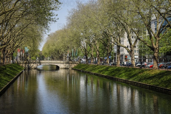 17.04.2020, Düsseldorf, North Rhine-Westphalia, Germany - Königsalle, shopping street with few people in times of the corona pandemic with contact ban