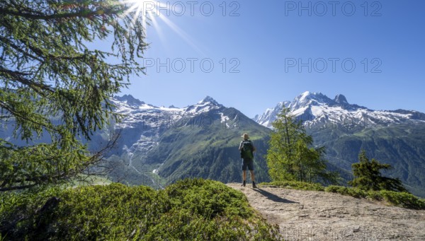 Mountaineer on hiking trail, mountain panorama with glaciated mountain peaks, Aiguille Verte, hike to Aiguillette des Posettes, Chamonix, Haute-Savoie, France, Europe